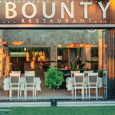 Отель Bounty Голем